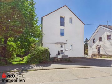 Attraktives Zweifamilienhaus in Hanweiler, 66271 Kleinblittersdorf, Zweifamilienhaus