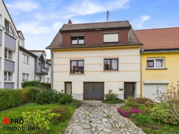 Mehrgenerationenhaus mit Gestaltungspotential in Püttlingen!, 66346 Püttlingen, Zweifamilienhaus